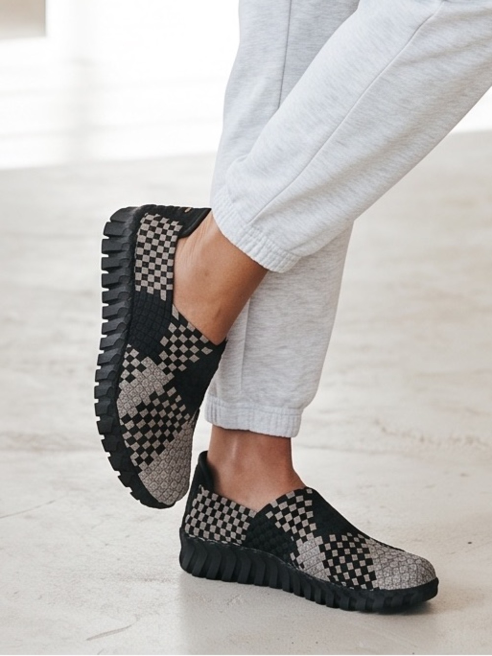 Bernie Mev Tread Candy Pewter Metallic Woven Slip On Sneakers Women 7.5 EU 38